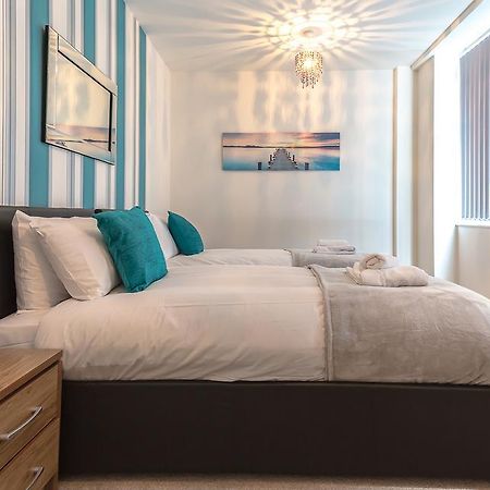 Comfortable Swindon Town Centre Apartments, Free Parking, Sleeps Up To 8 Eksteriør bilde