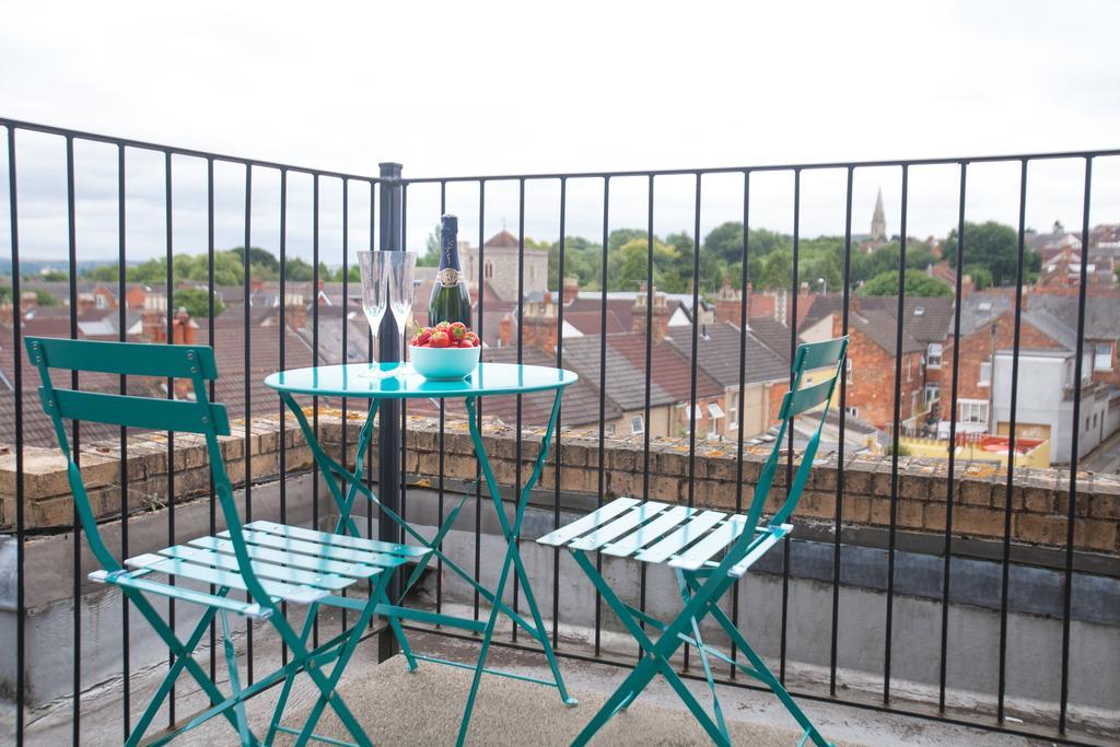 Comfortable Swindon Town Centre Apartments, Free Parking, Sleeps Up To 8 Eksteriør bilde