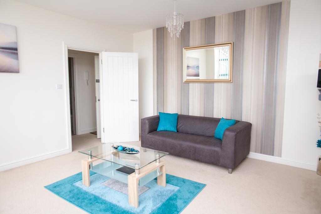 Comfortable Swindon Town Centre Apartments, Free Parking, Sleeps Up To 8 Eksteriør bilde