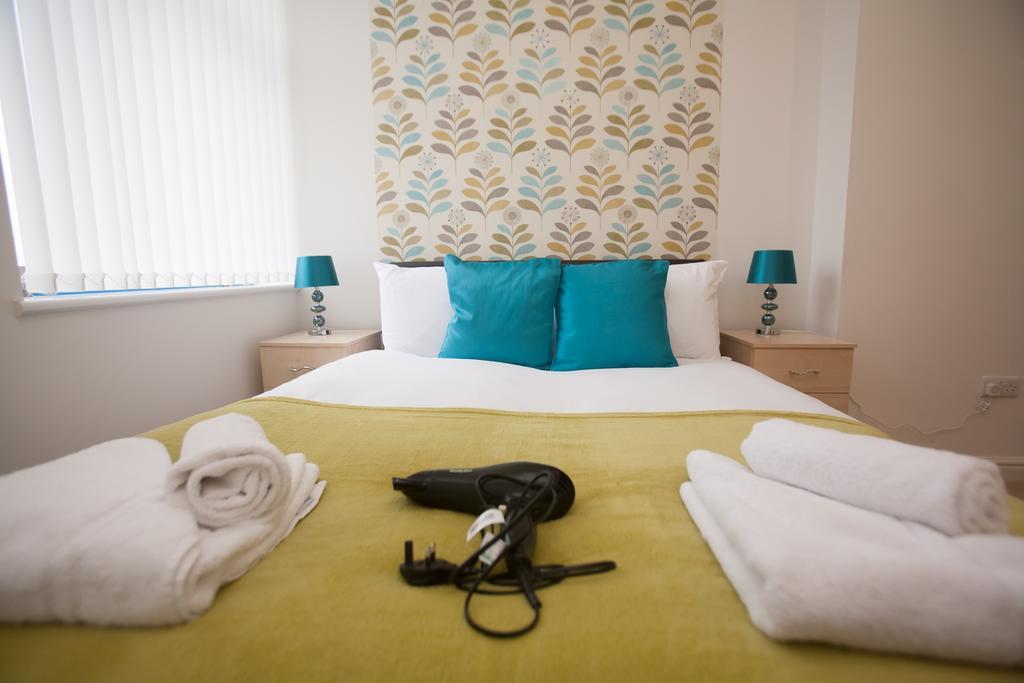 Comfortable Swindon Town Centre Apartments, Free Parking, Sleeps Up To 8 Eksteriør bilde