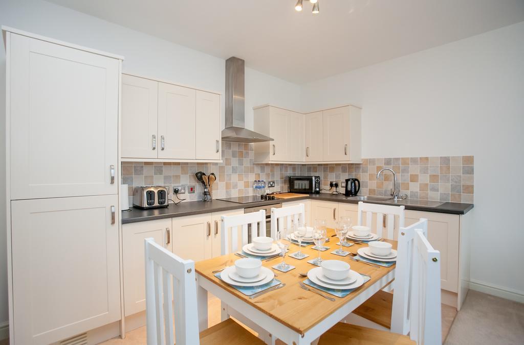 Comfortable Swindon Town Centre Apartments, Free Parking, Sleeps Up To 8 Eksteriør bilde