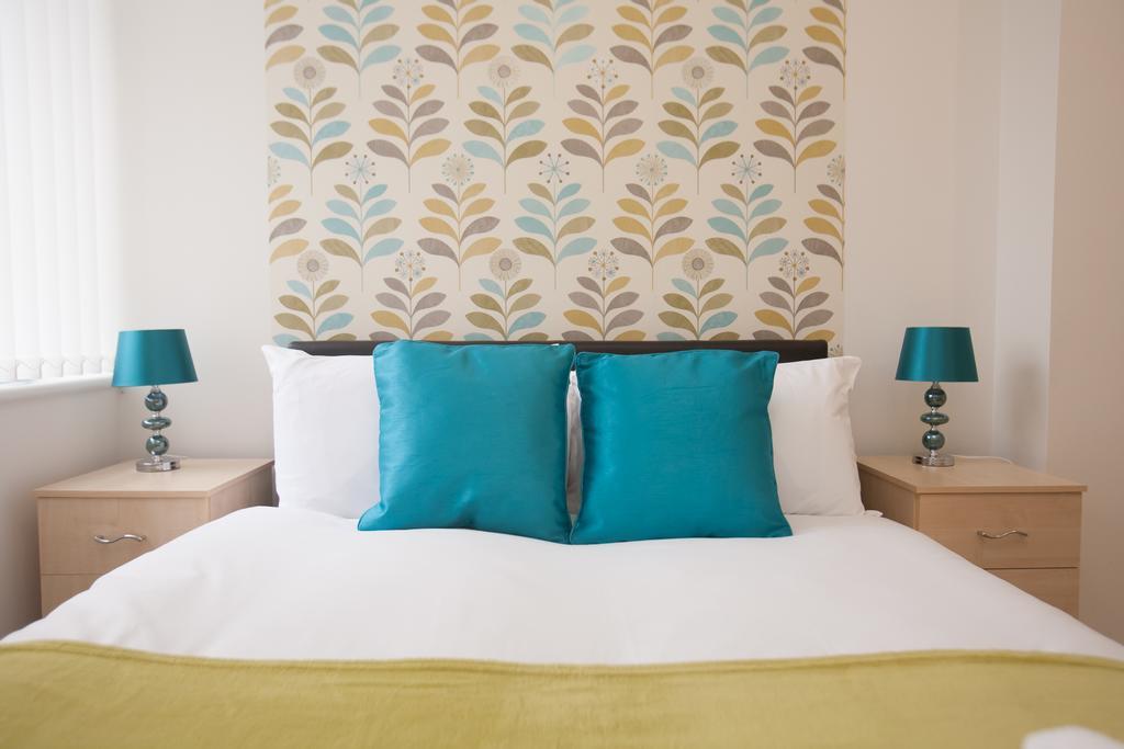 Comfortable Swindon Town Centre Apartments, Free Parking, Sleeps Up To 8 Eksteriør bilde