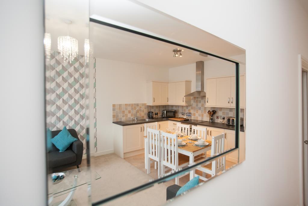 Comfortable Swindon Town Centre Apartments, Free Parking, Sleeps Up To 8 Eksteriør bilde
