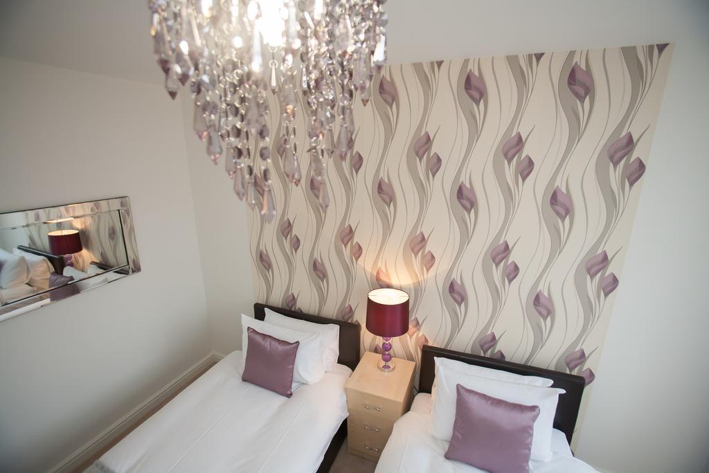 Comfortable Swindon Town Centre Apartments, Free Parking, Sleeps Up To 8 Eksteriør bilde