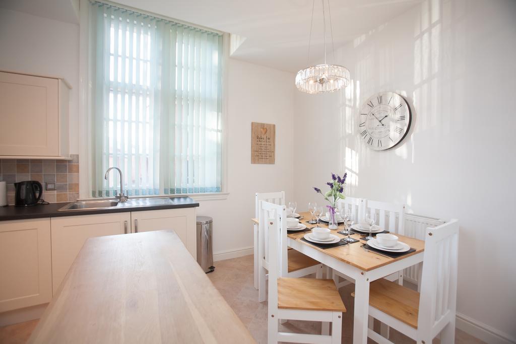 Comfortable Swindon Town Centre Apartments, Free Parking, Sleeps Up To 8 Eksteriør bilde
