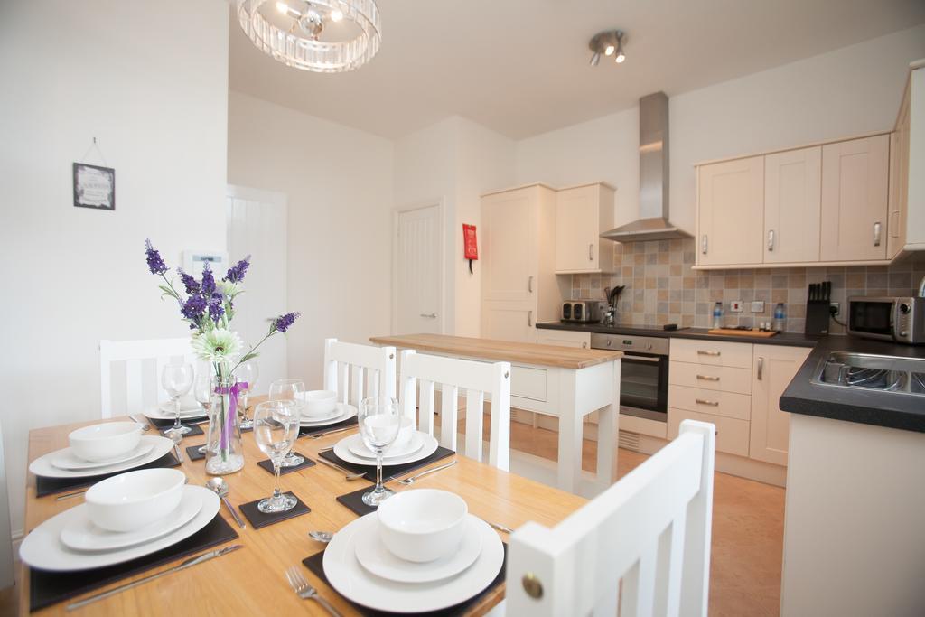 Comfortable Swindon Town Centre Apartments, Free Parking, Sleeps Up To 8 Eksteriør bilde