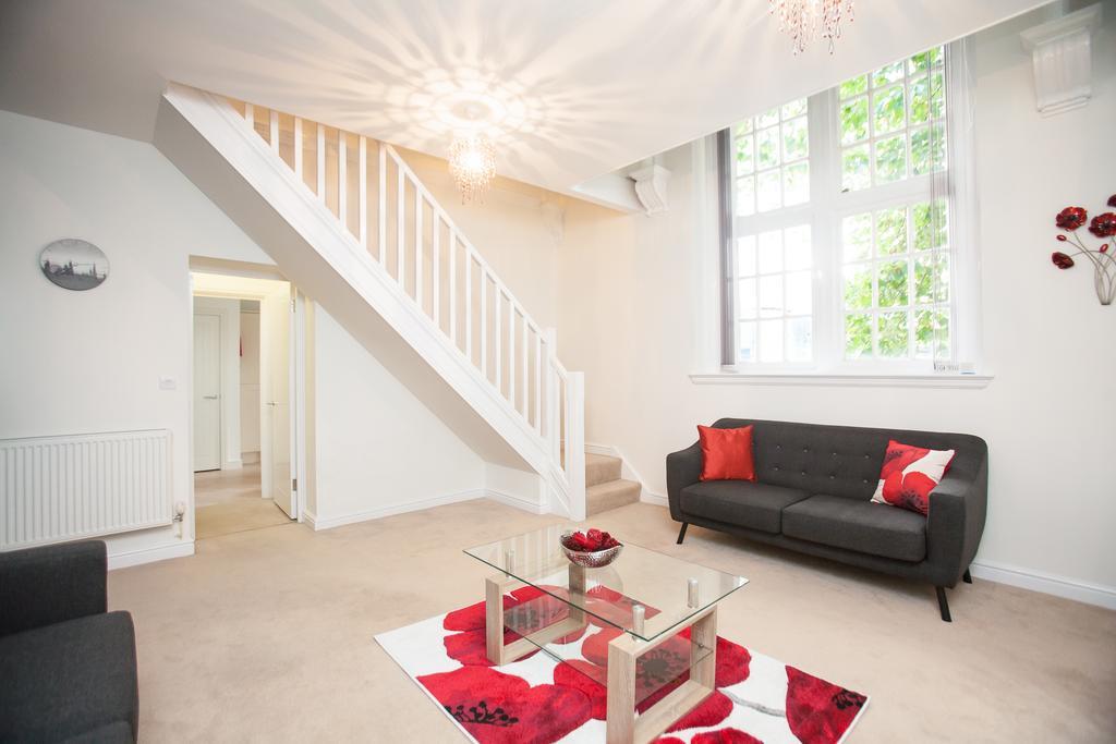 Comfortable Swindon Town Centre Apartments, Free Parking, Sleeps Up To 8 Eksteriør bilde