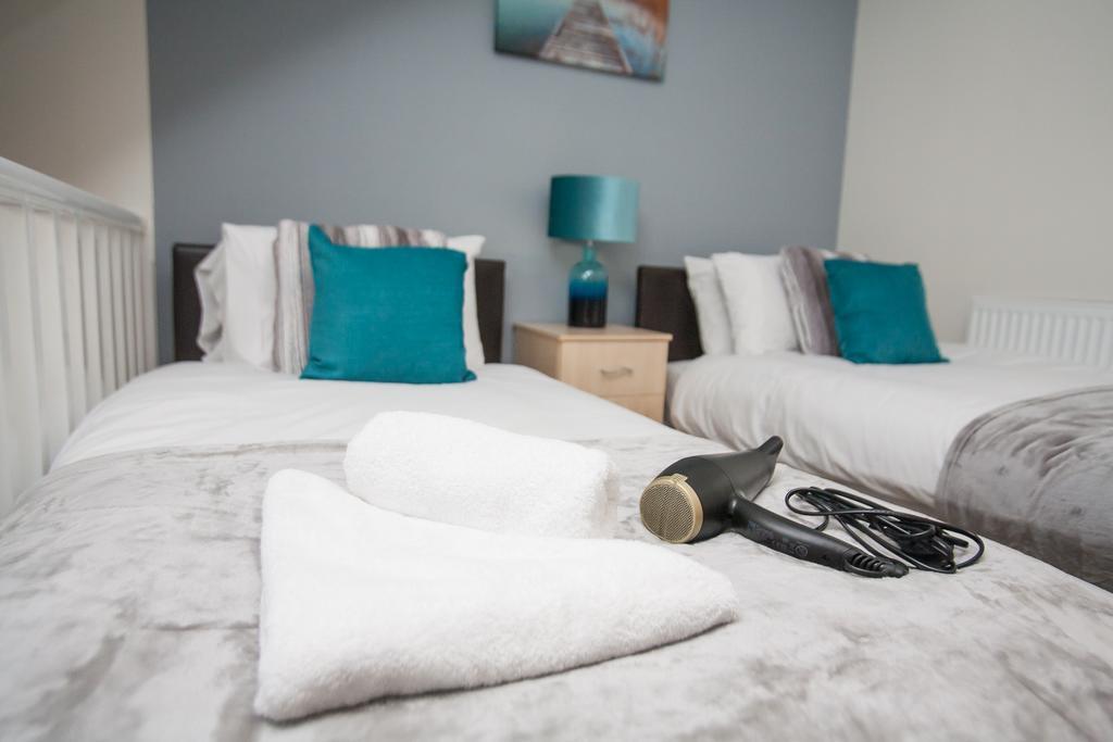 Comfortable Swindon Town Centre Apartments, Free Parking, Sleeps Up To 8 Eksteriør bilde
