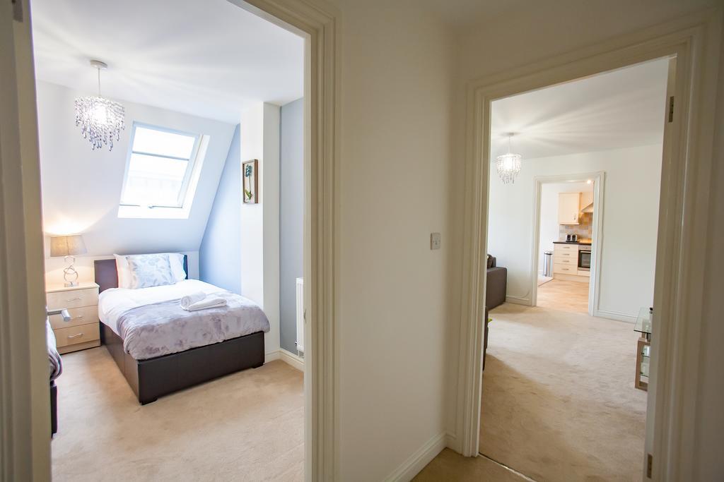 Comfortable Swindon Town Centre Apartments, Free Parking, Sleeps Up To 8 Eksteriør bilde