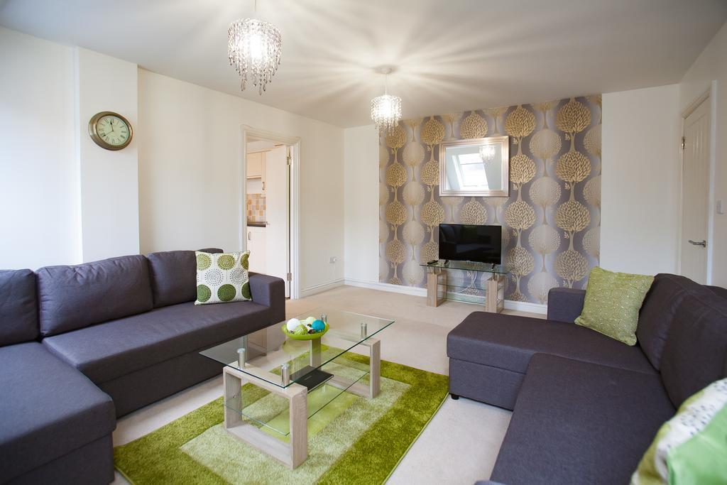 Comfortable Swindon Town Centre Apartments, Free Parking, Sleeps Up To 8 Eksteriør bilde
