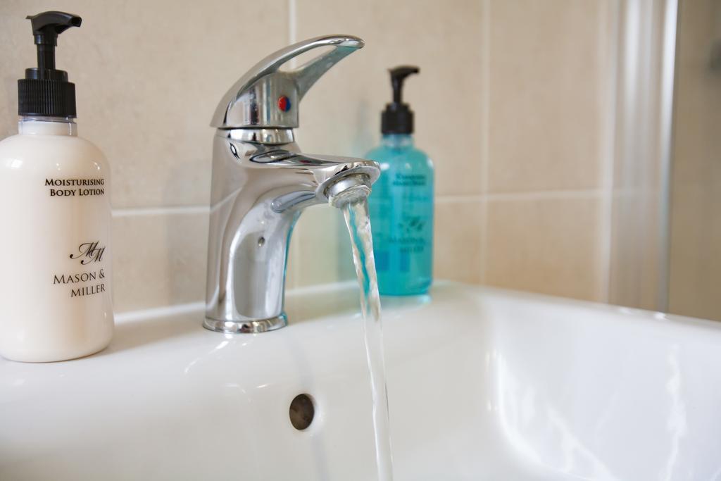 Comfortable Swindon Town Centre Apartments, Free Parking, Sleeps Up To 8 Eksteriør bilde