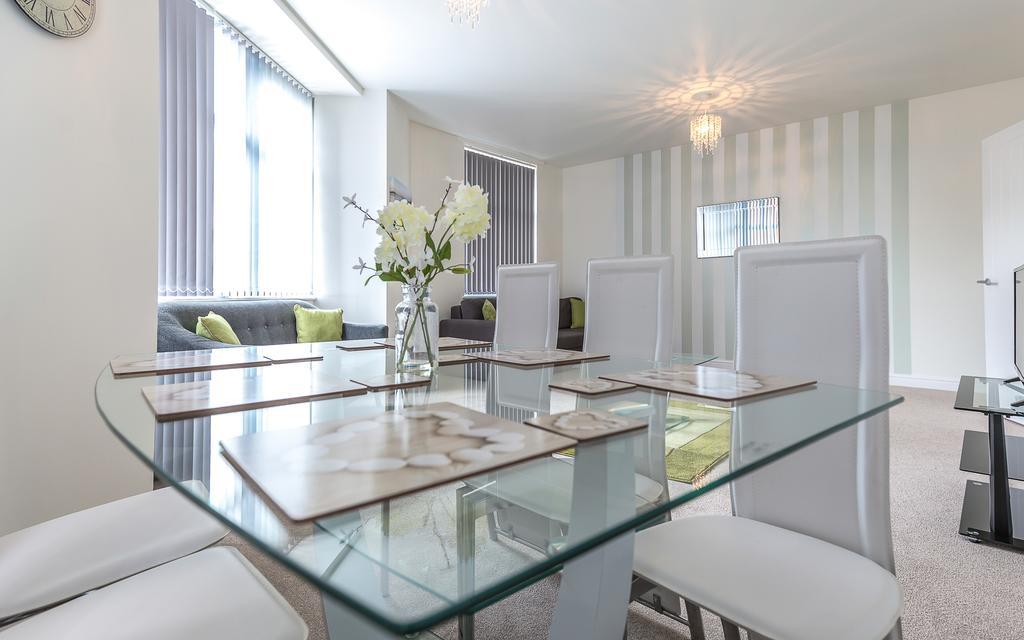 Comfortable Swindon Town Centre Apartments, Free Parking, Sleeps Up To 8 Eksteriør bilde