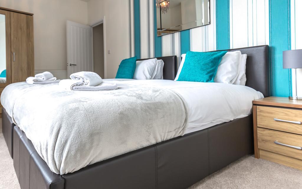 Comfortable Swindon Town Centre Apartments, Free Parking, Sleeps Up To 8 Eksteriør bilde