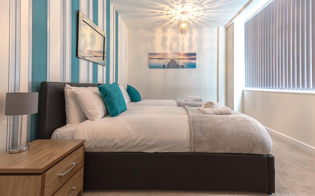 Comfortable Swindon Town Centre Apartments, Free Parking, Sleeps Up To 8 Eksteriør bilde