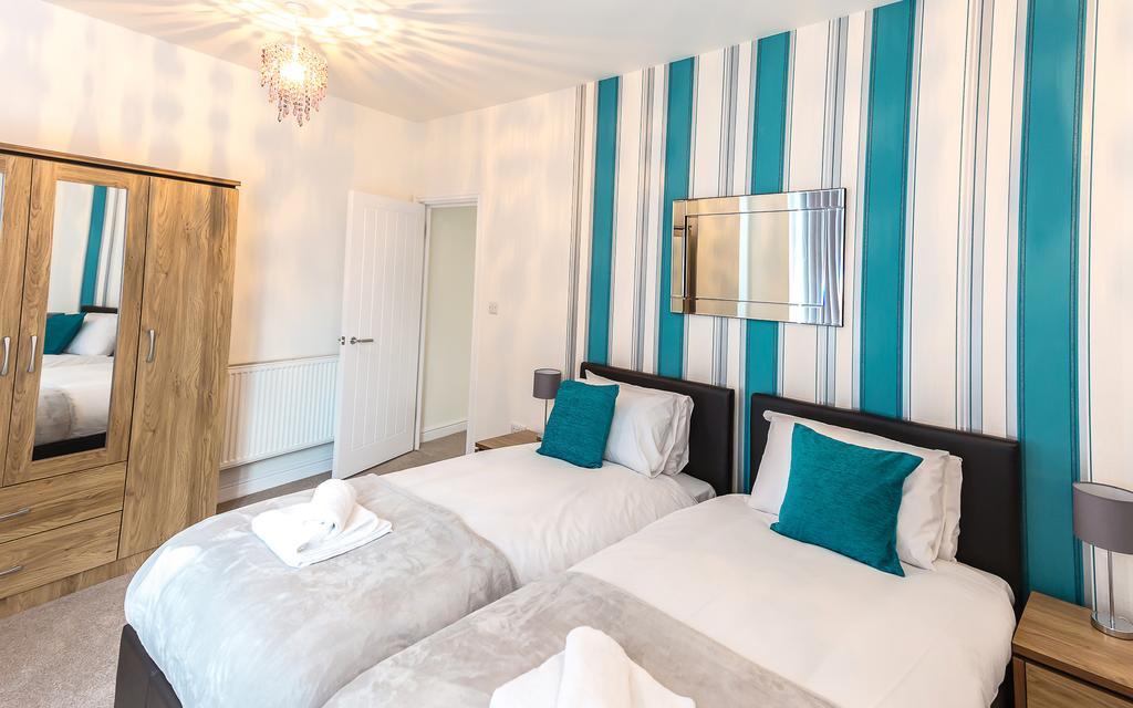 Comfortable Swindon Town Centre Apartments, Free Parking, Sleeps Up To 8 Eksteriør bilde