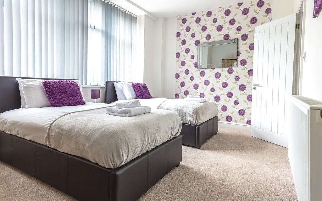 Comfortable Swindon Town Centre Apartments, Free Parking, Sleeps Up To 8 Eksteriør bilde
