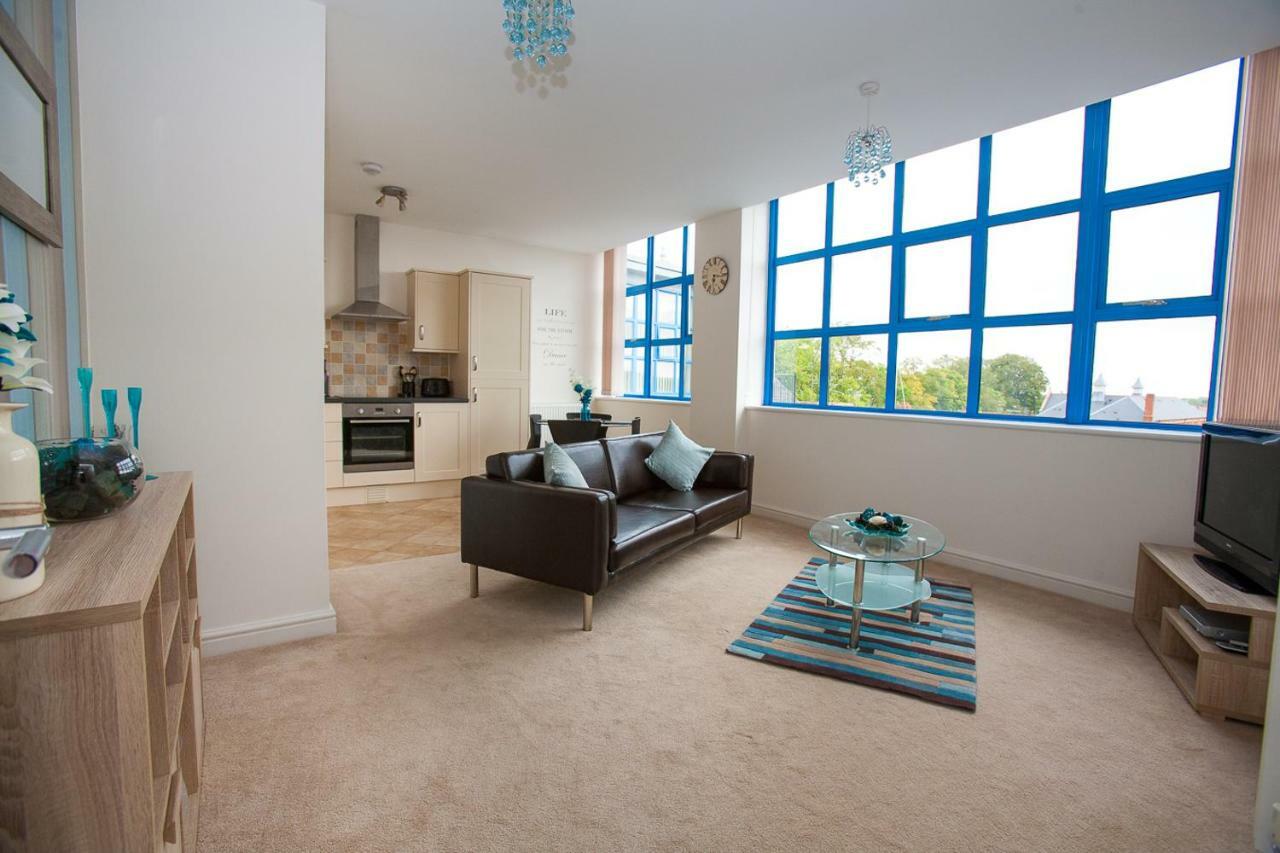 Comfortable Swindon Town Centre Apartments, Free Parking, Sleeps Up To 8 Eksteriør bilde