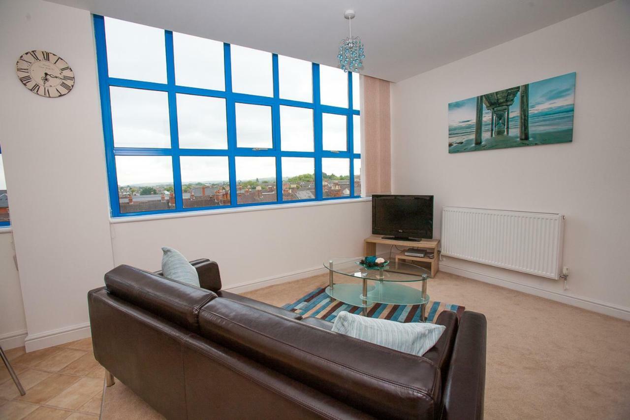 Comfortable Swindon Town Centre Apartments, Free Parking, Sleeps Up To 8 Eksteriør bilde